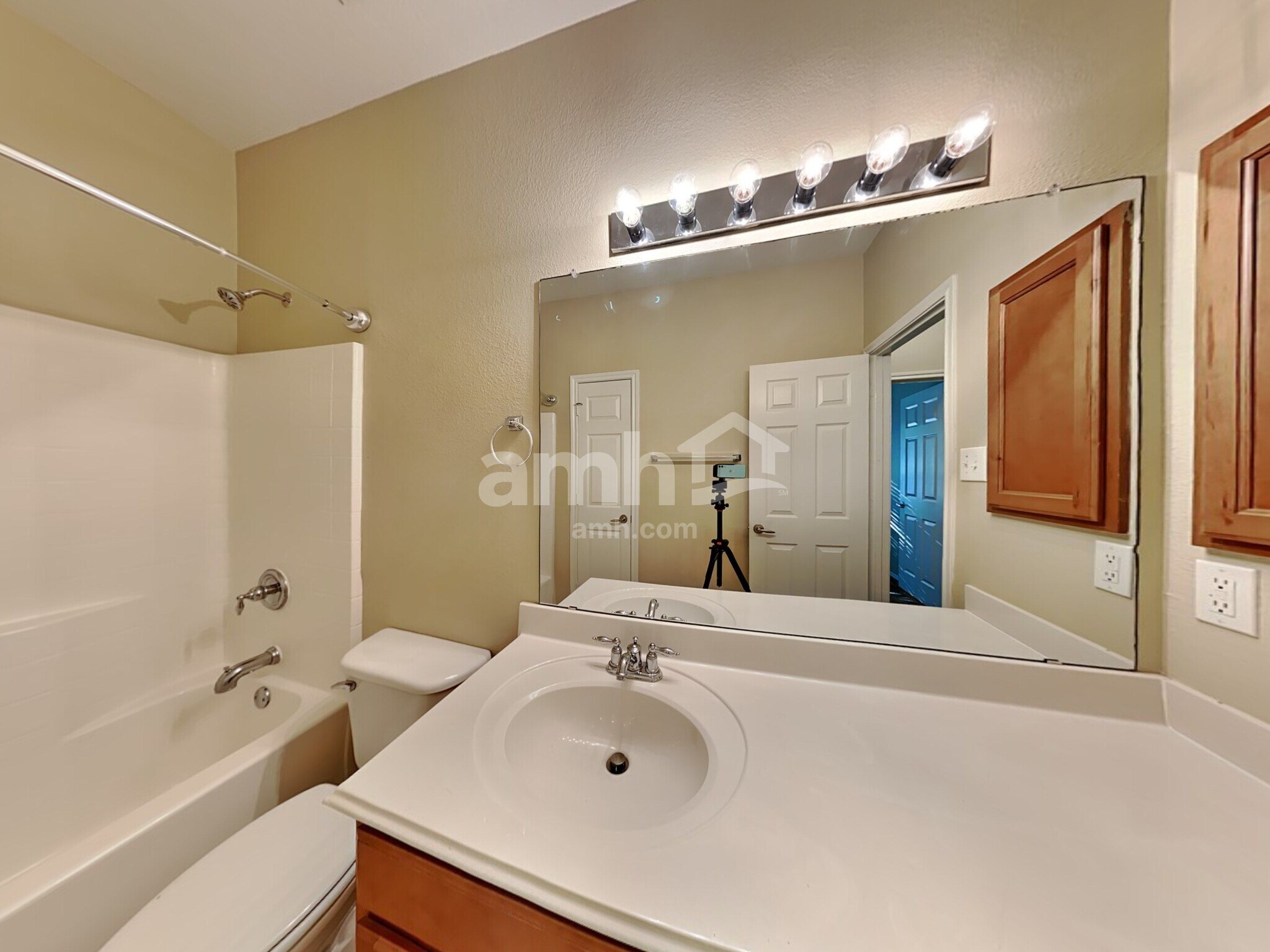 Building Photo - 13321 Evergreen Dr