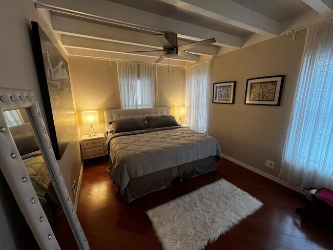 Building Photo - 904 NE 20th Ave