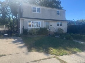 Building Photo - 1325 Journal Ave