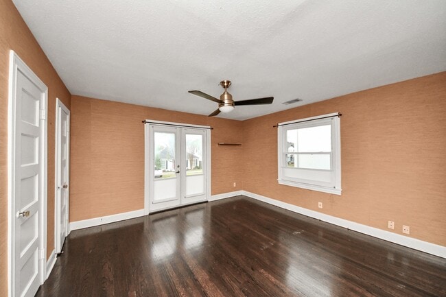 Building Photo - 2332 Sheridan St