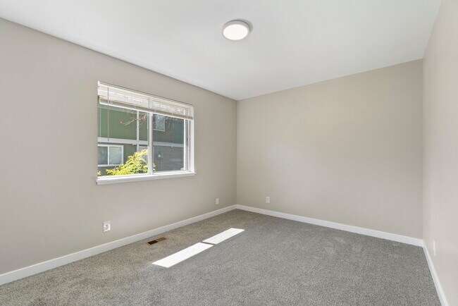 Building Photo - 1242 S Uvalda St