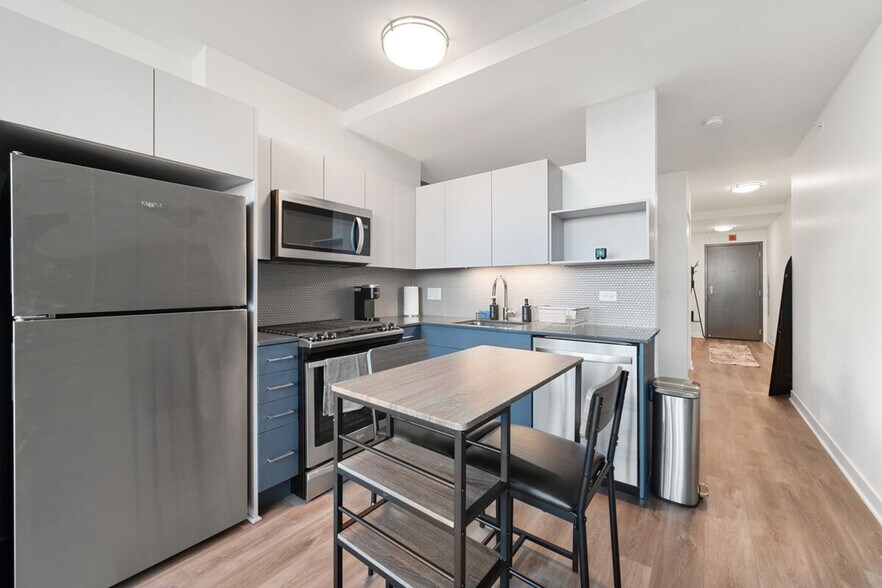 Building Photo - 720 S Wells St