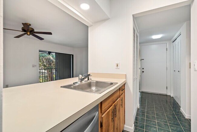 Building Photo - 16 Alcira Ct