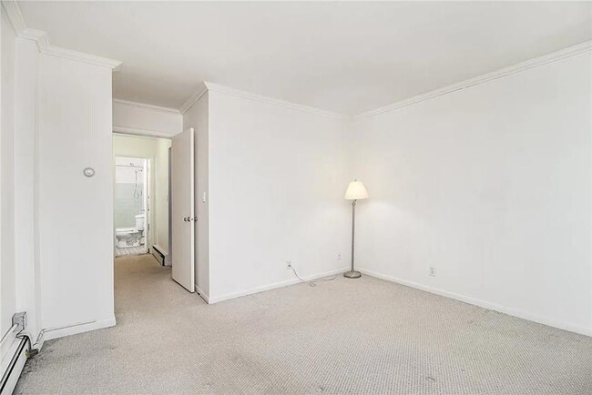 Building Photo - 2458 East Ave