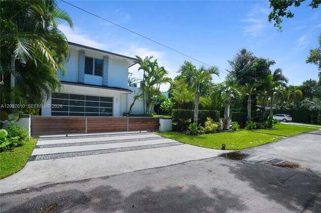 Building Photo - 9301 N Bayshore Dr