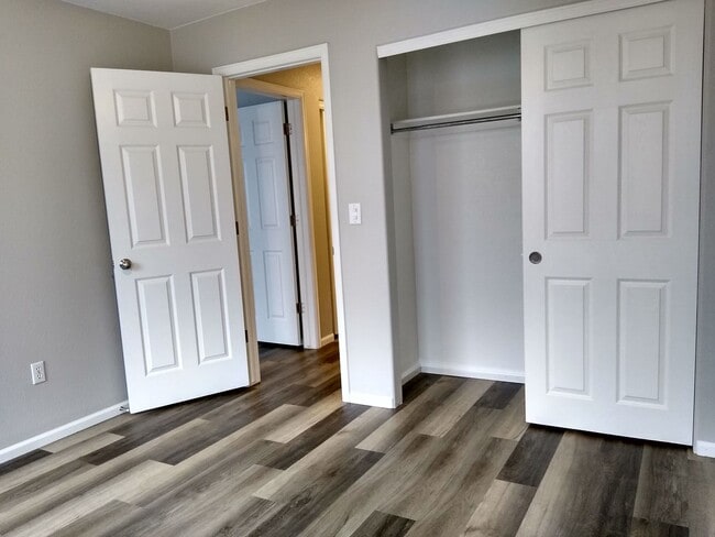 Building Photo - Beautifull Spacious 2 Bedroom 2 Bath Townh...