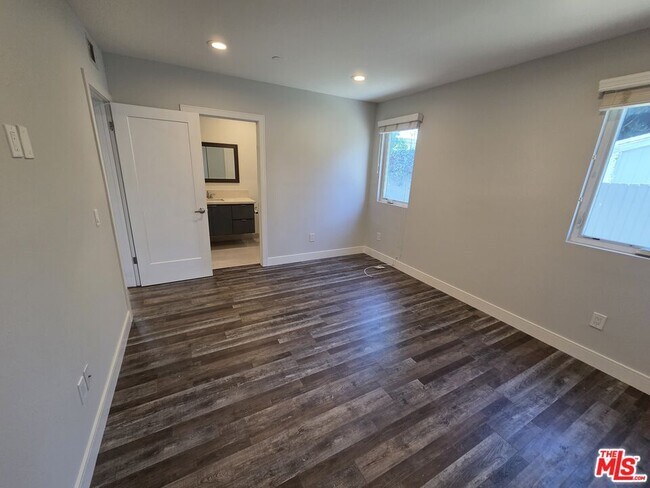 Building Photo - 1255 N Kingsley Dr