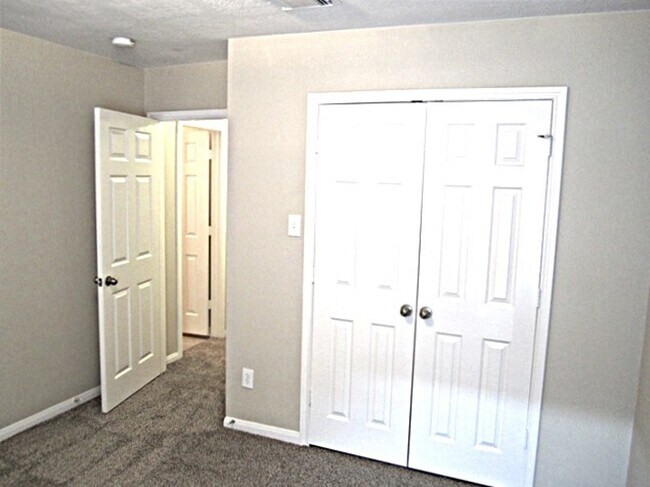 Building Photo - 1018 Redcrest Springs Ct