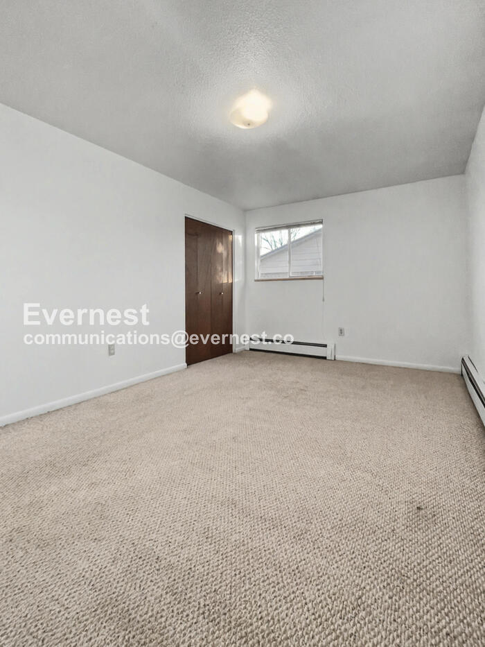 Building Photo - 1305 Burton Ct