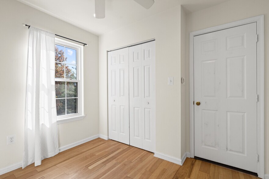 Building Photo - 7417 Wilma Ln