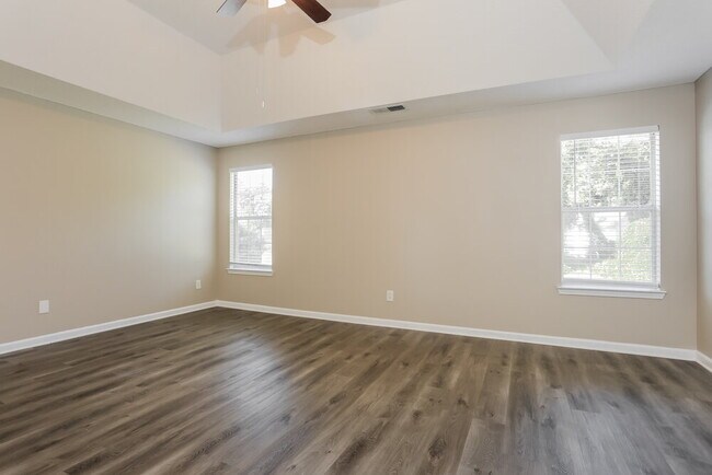 Building Photo - 3661 Colonnade Ct
