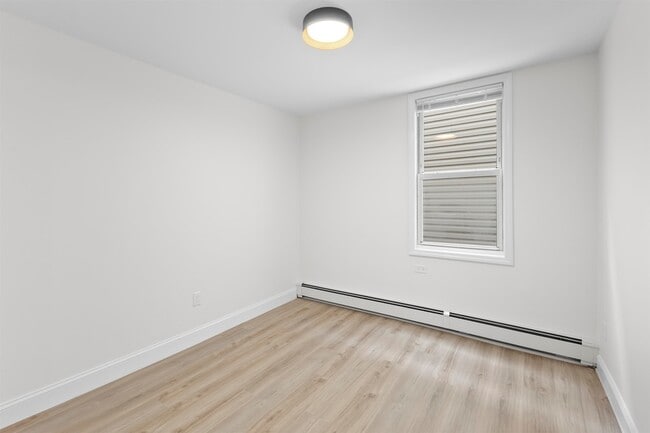 Building Photo - 676 Chestnut St