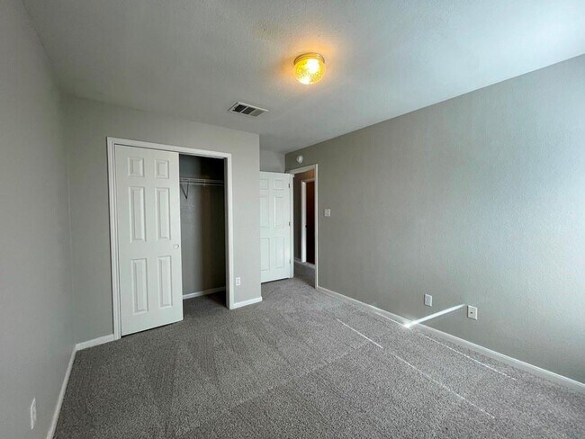 Building Photo - 2305 Bakers Way