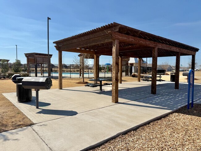 Building Photo - 10040 Thornapple Rd