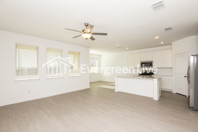 Building Photo - 1212 Dragon Wy