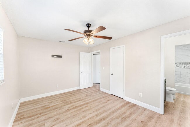 Building Photo - 2160 Fairlane Dr