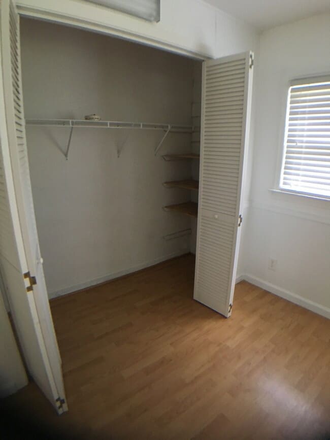 Building Photo - Radford (West End), 2 BR / 1 BA, Available August