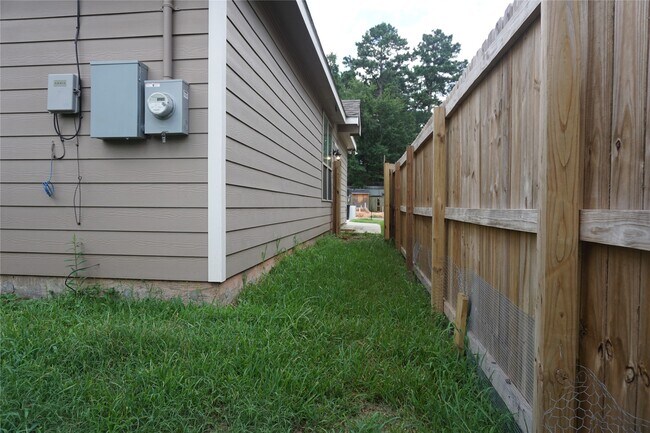 Building Photo - 9582 Darkwood St