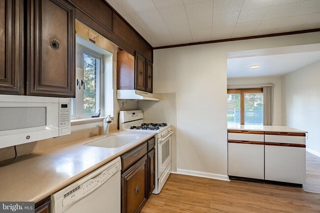 Building Photo - 33 Sterner Ave