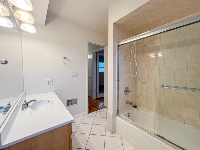 Building Photo - 4716 Thatcher Ave