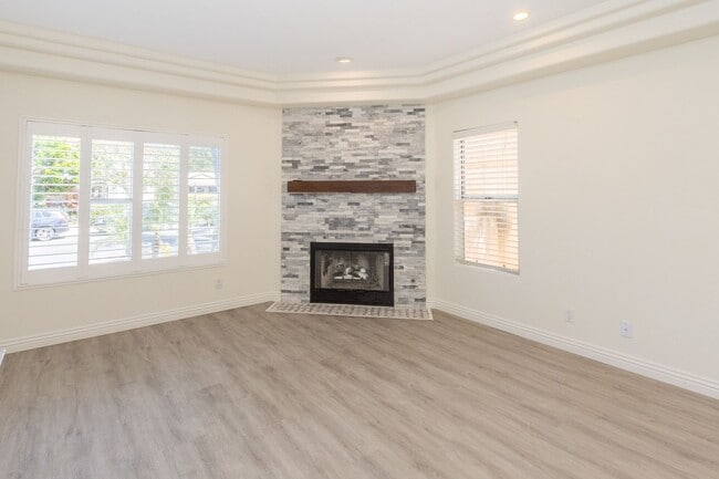 Building Photo - Modern Coastal 3 Bed/3 Bath Townhome w/ Rooftop Deck w/ Bay & Ocean Views in North Pacific Beach!