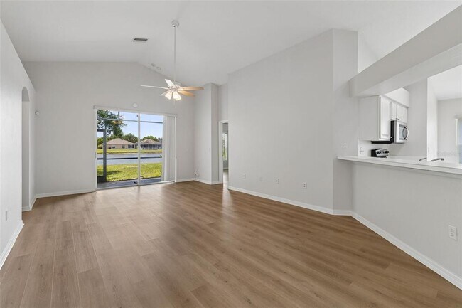 Building Photo - 2222 Roanoke Springs Dr