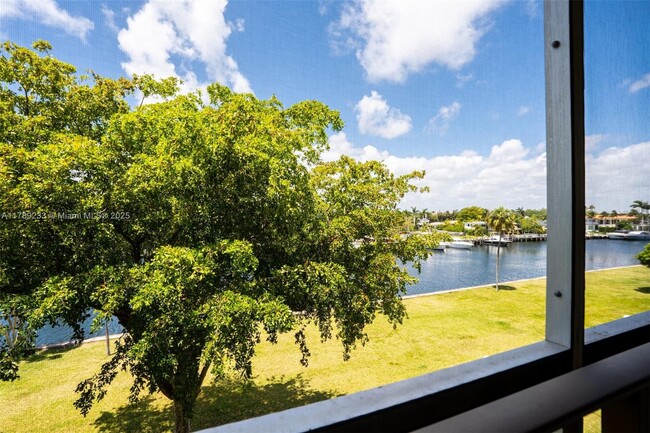 Building Photo - 601 Three Islands Boulevard