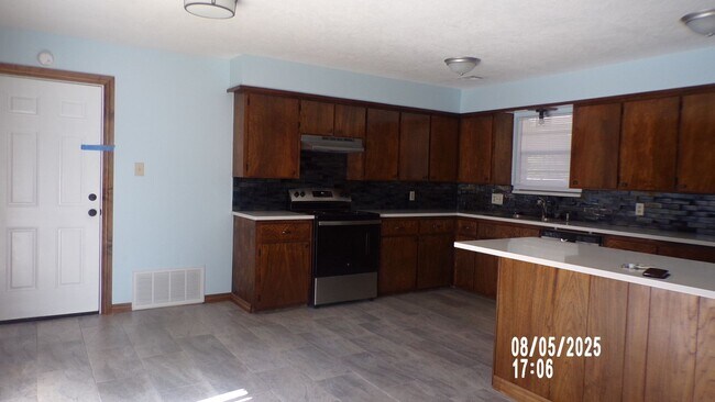 Building Photo - Fantastic Redo located in Terrace Hills.