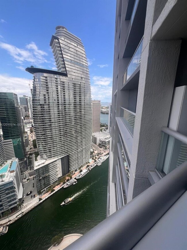 Building Photo - 475 Brickell Ave