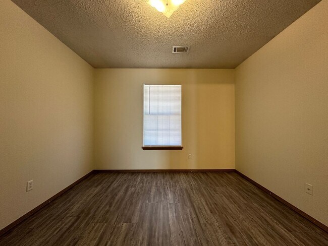 Building Photo - 1060 Farley Cir