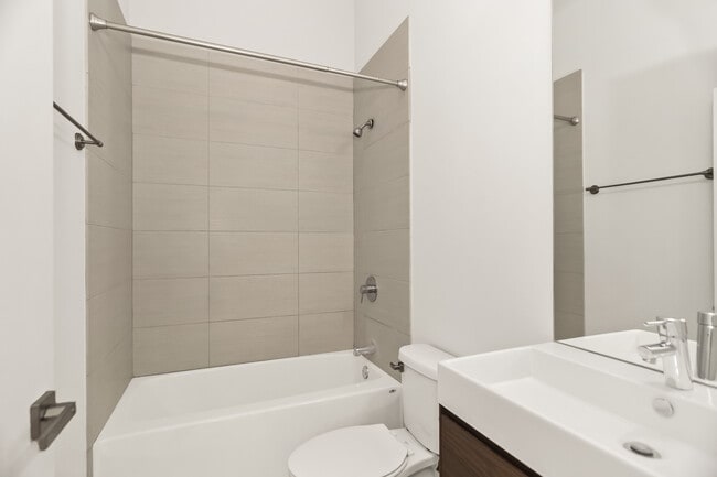 Building Photo - 1755 N Damen Ave