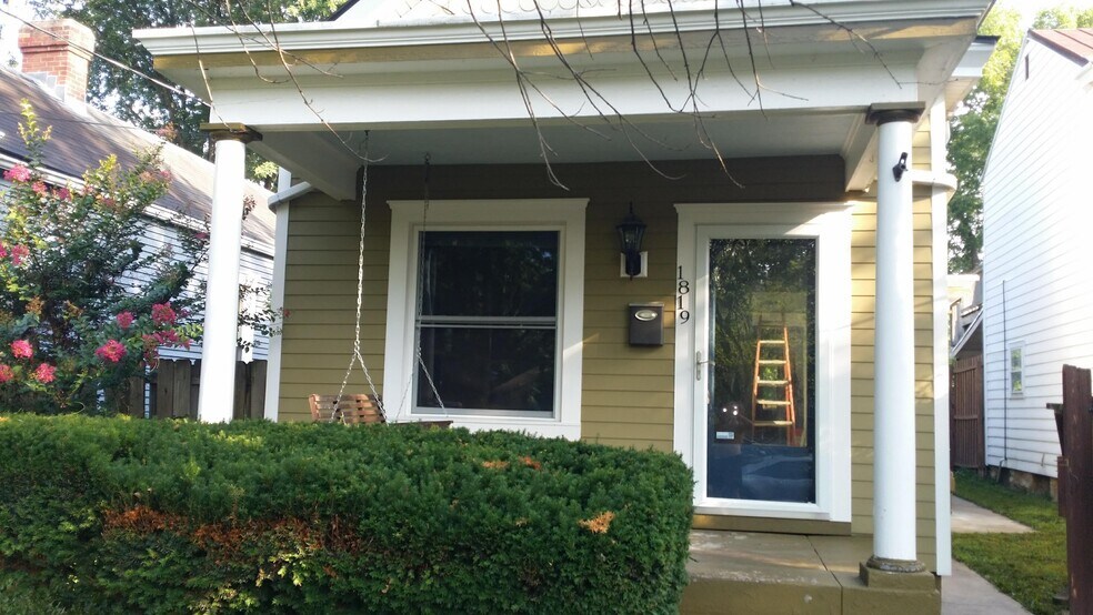 Front - 1819 Deerwood Ave