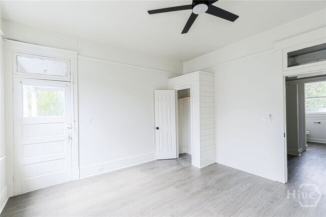 Building Photo - 316 W 40th St