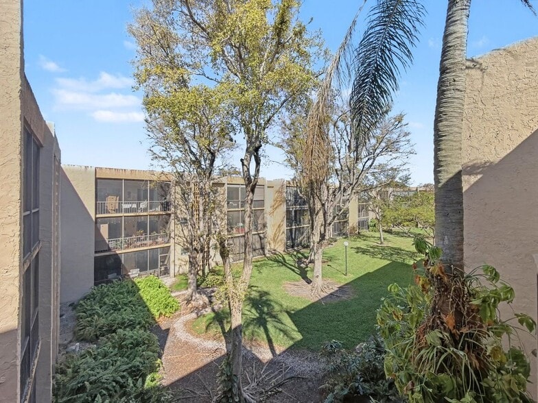 Building Photo - 8401 SW 107th Ave