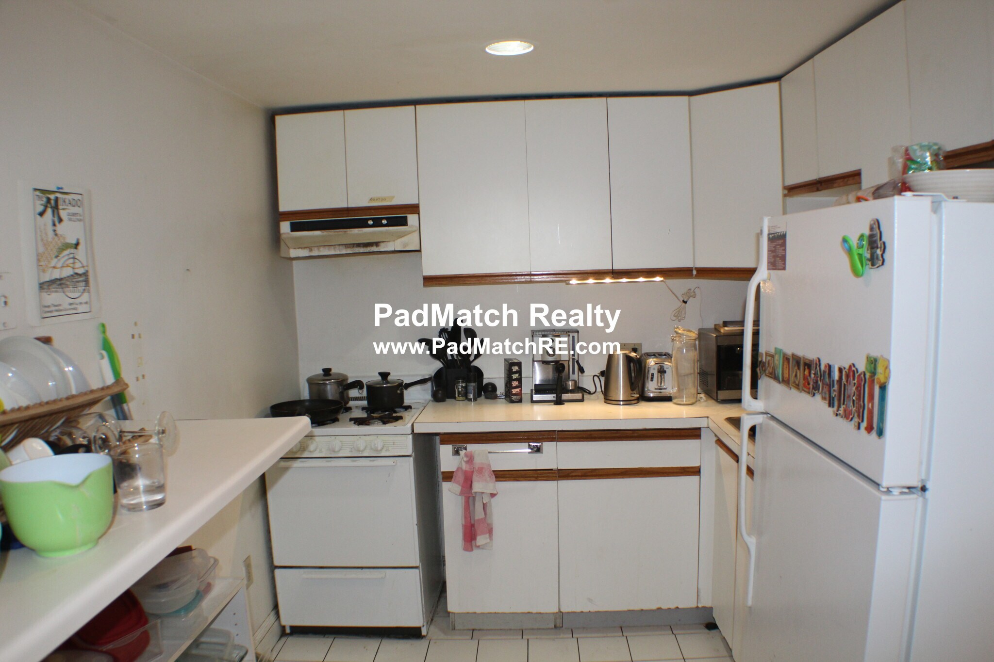Building Photo - 208 Kelton St