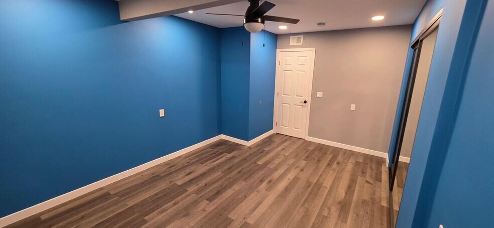 Building Photo - 15947 Amber Valley Dr