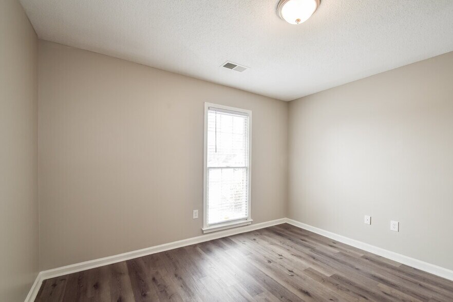 Building Photo - 9922 Lacee Ln