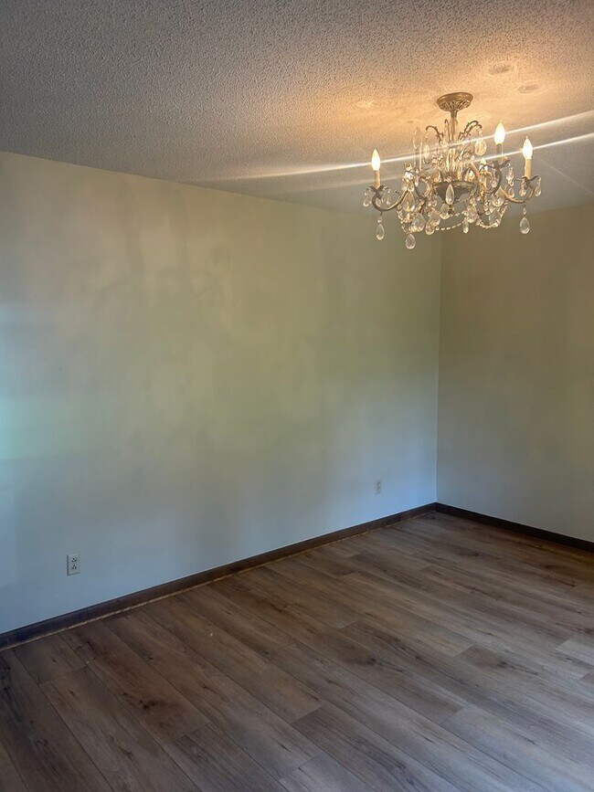 Building Photo - Contact Peggy Goodman 501 676 1758