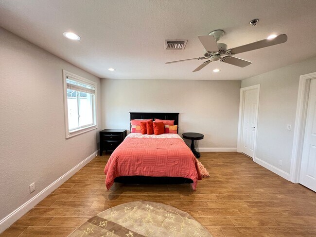 Building Photo - Beautiful 4 Bed 4.5 Bath luxury Townhouse with Elevator located by the Beach Lauderdale by the Sea