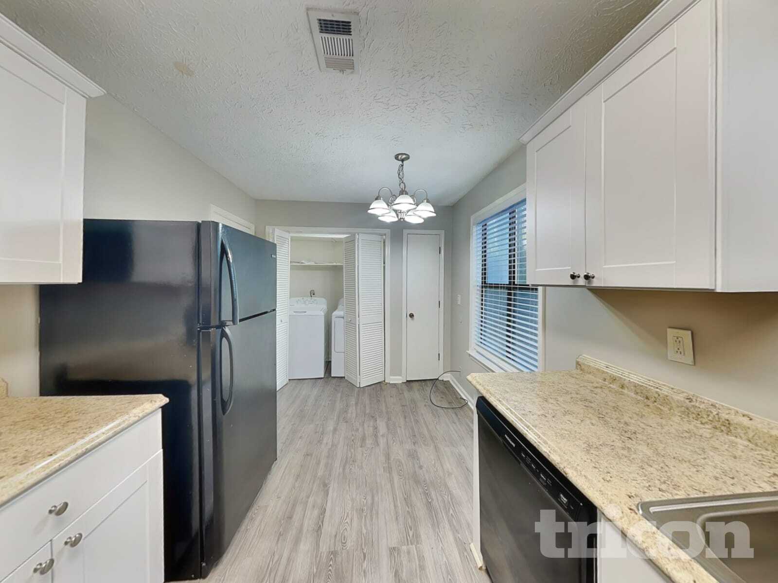 Building Photo - 308 Knollwood Ln