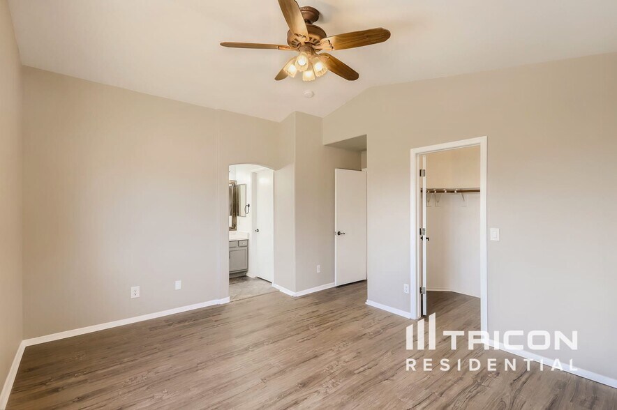 Building Photo - 15950 W Cottonwood St