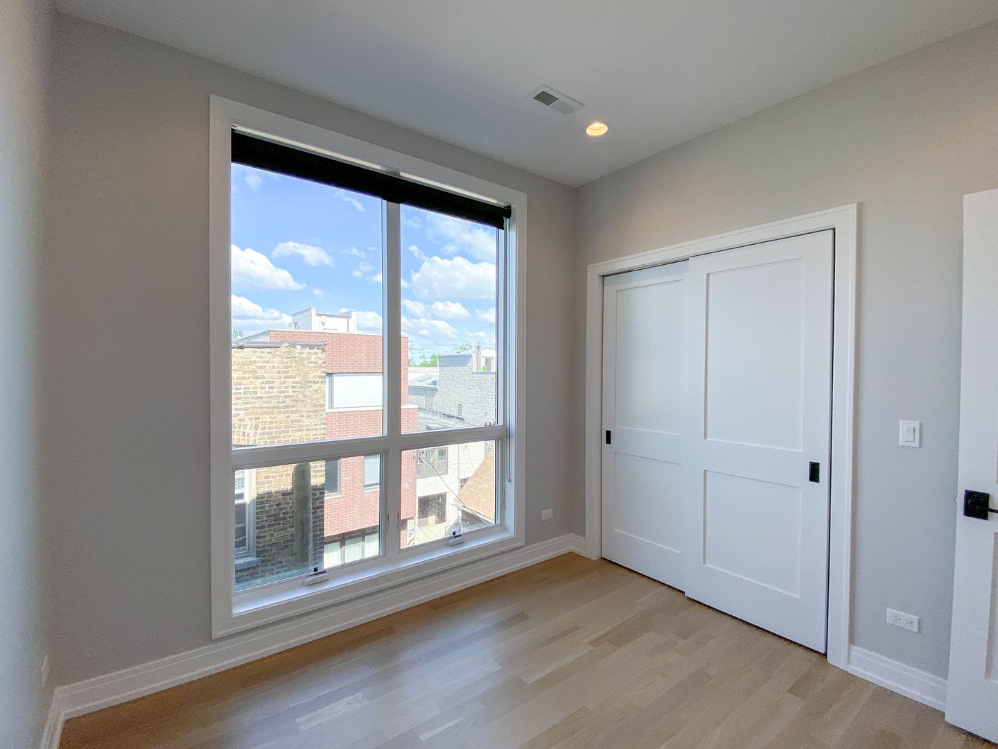 Building Photo - 1053 W Cornelia Ave