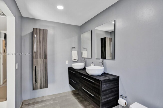 Building Photo - 3135 Gifford Ln