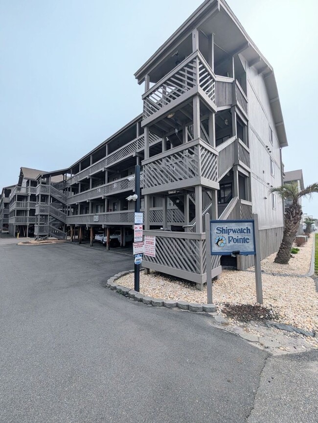 Building Photo - Long Term Rental, Walking Distance to Myrtle Beach!