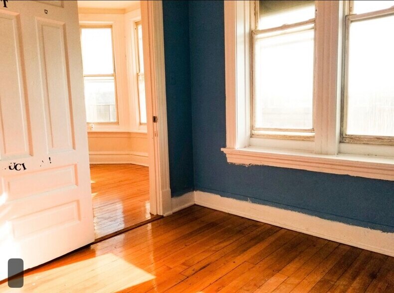 Building Photo - 3462 W North Ave