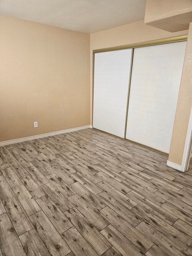 Building Photo - 6102 Hillside Bloom Ct