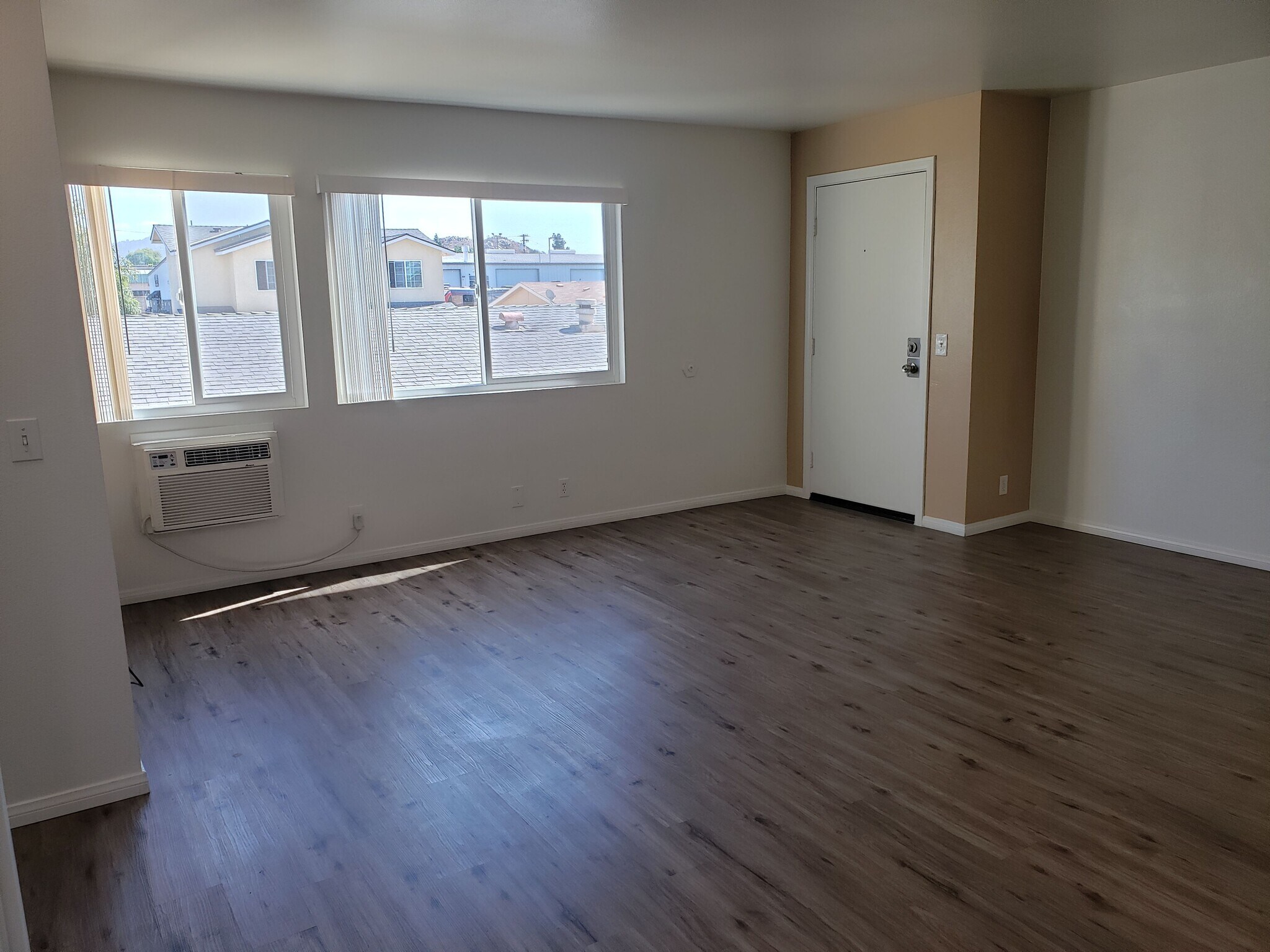 Building Photo - 1261 Victor St