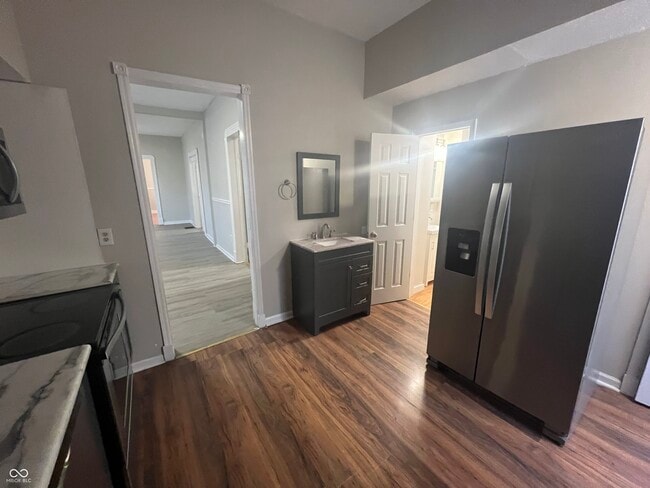 Building Photo - 2509 E 10th St