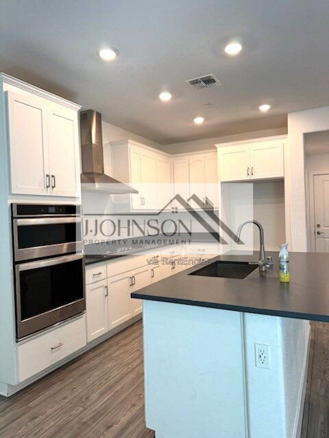 Building Photo - 1553 Tanager Ave