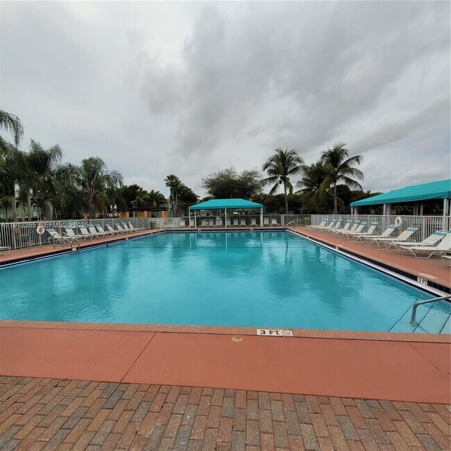 Building Photo - 1666 SE 27th Ct